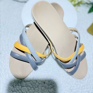 Vionic Tan Sandals with Cushioned Footbeds and Flexible Soles Like new!